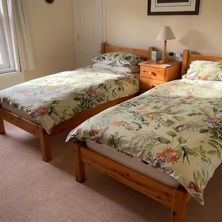Bed and Breakfast Fair View Marden  Экстерьер фото